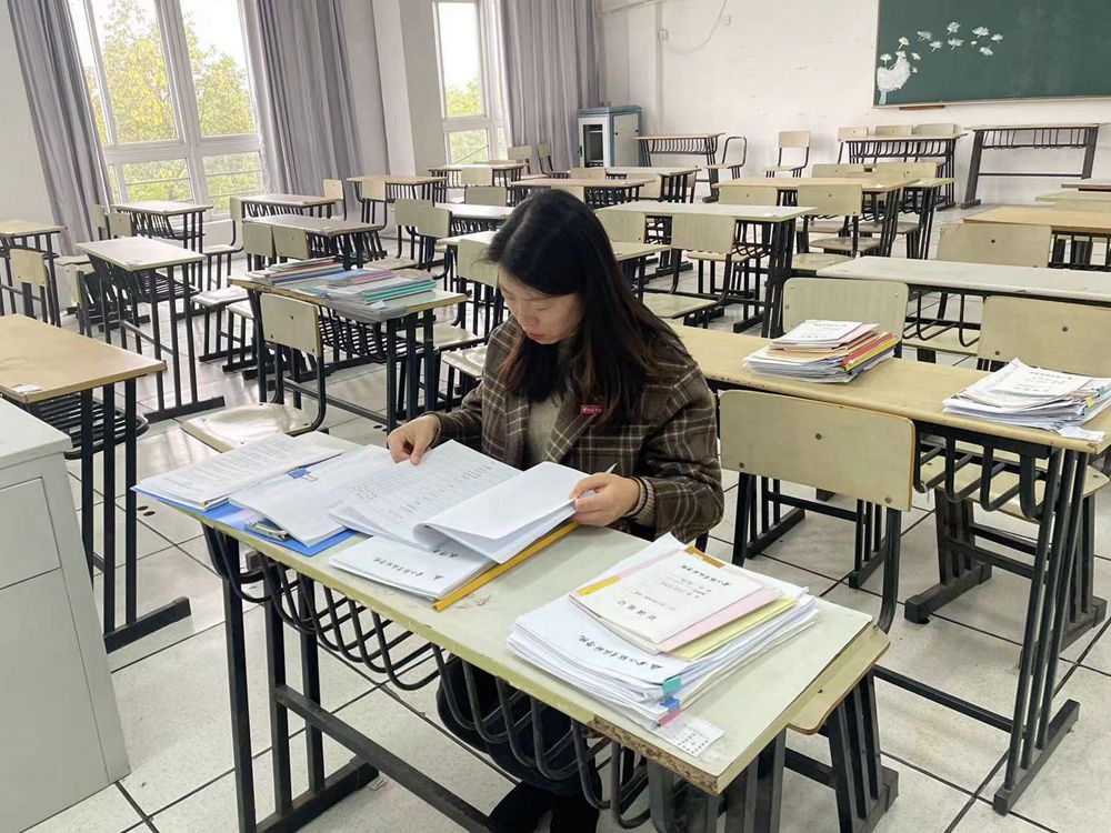 1637221862666222.jpg 经贸系1_副本.jpg
